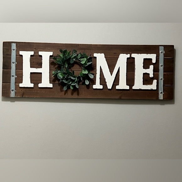 Wood home sign with wreath - Picture 1 of 1